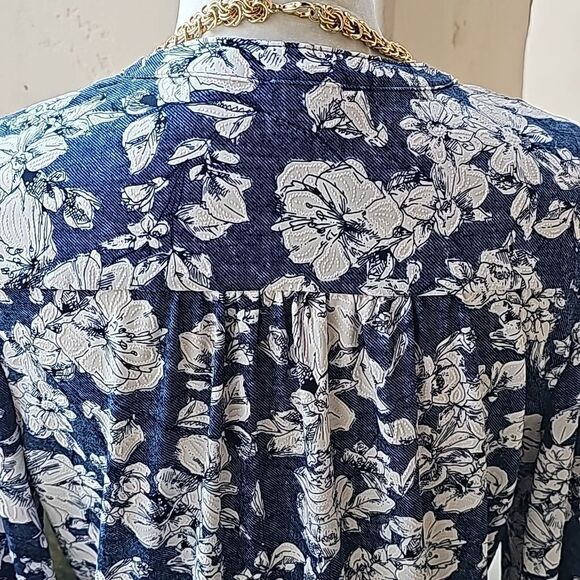 Ladies popover top by Westport features denim and floral design size L - Picture 6 of 10